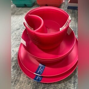 New lot of 4 plates, 4 pasta bowls and 9 party bowls in pink